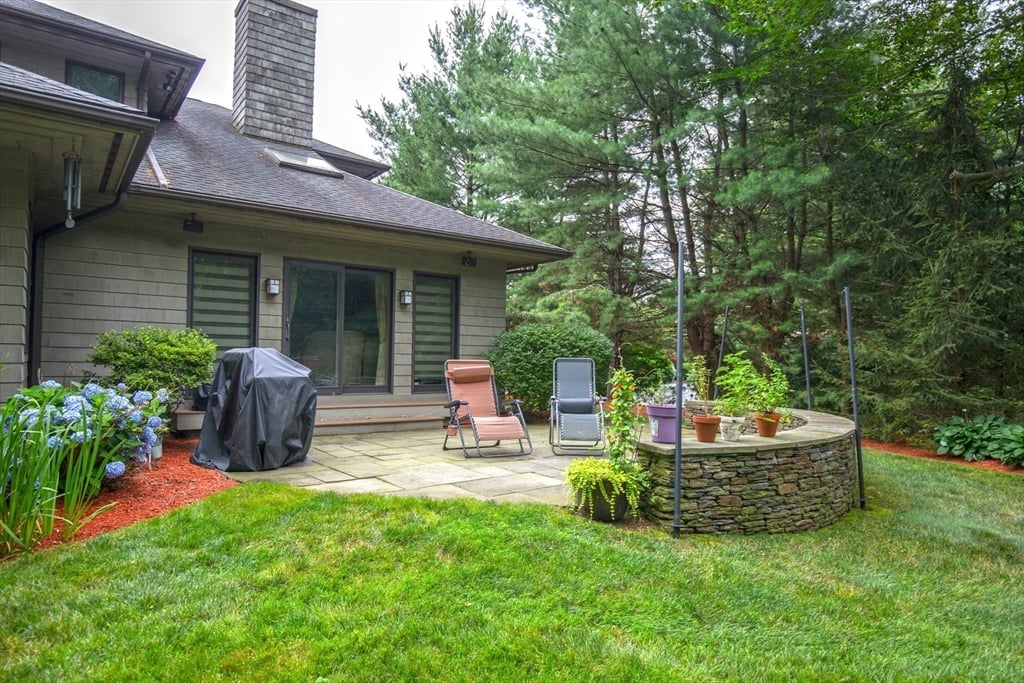 70 Tennyson Dr Photo 37