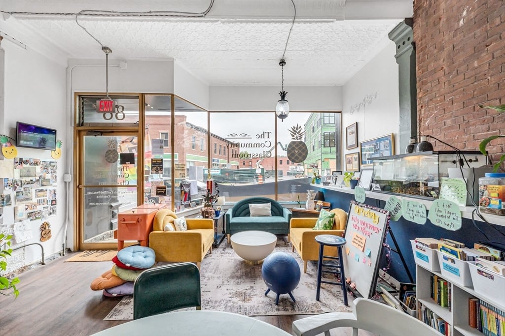 76 Maple St Photo 19