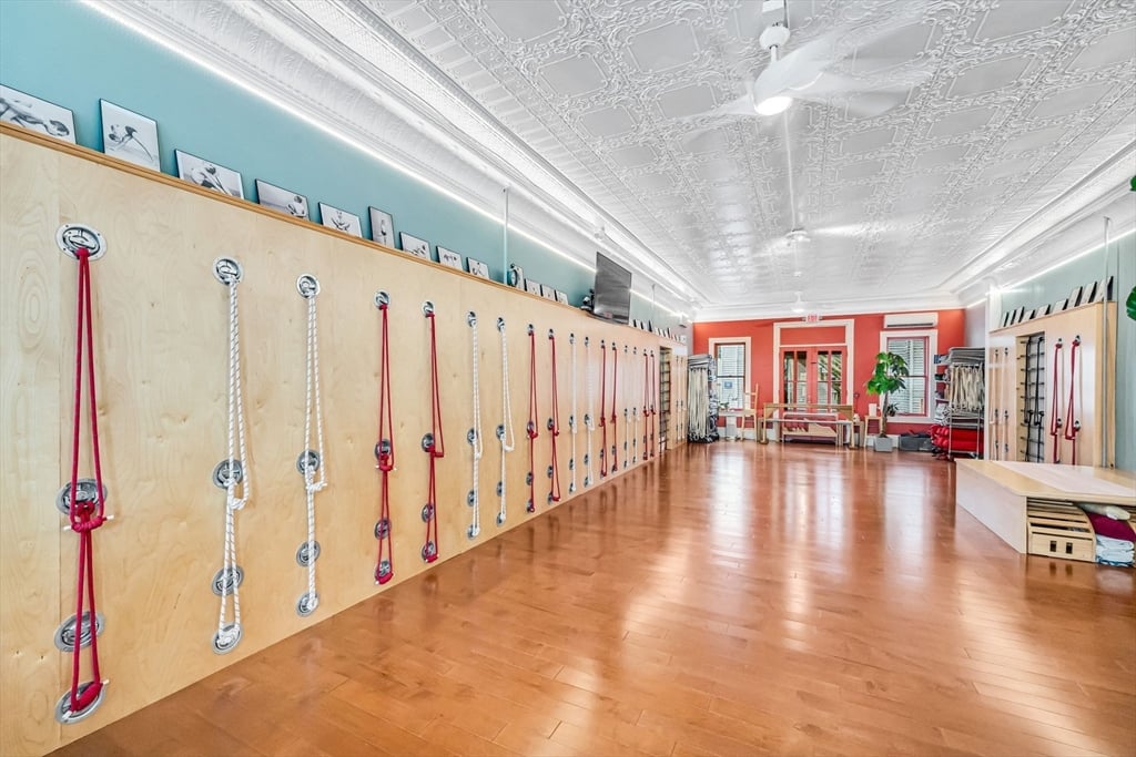 76 Maple St Photo 12