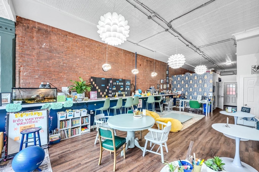 76 Maple St Photo 18