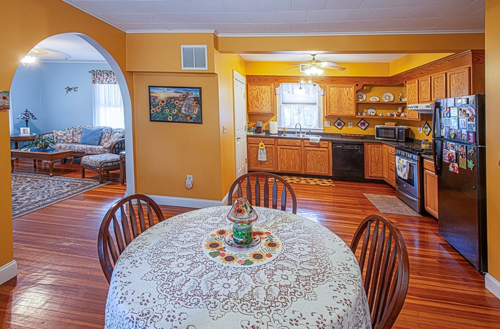 136 Main Street Photo 32