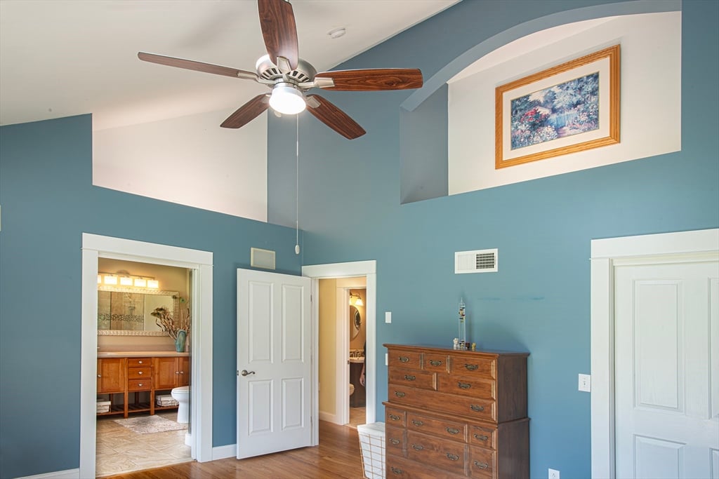 136 Main Street Photo 19