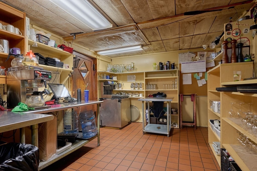 100 Mountain Rd Photo 16