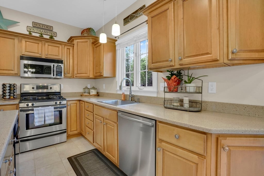 45 Pomeroy Meadow Rd Photo 11