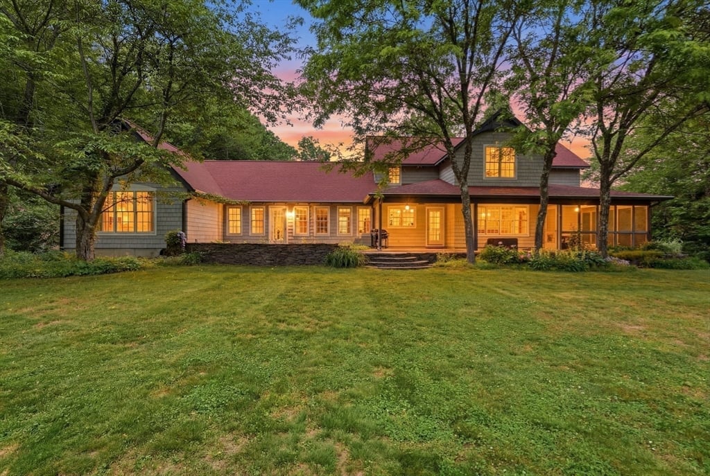 18 Eveningstar Dr Photo 2
