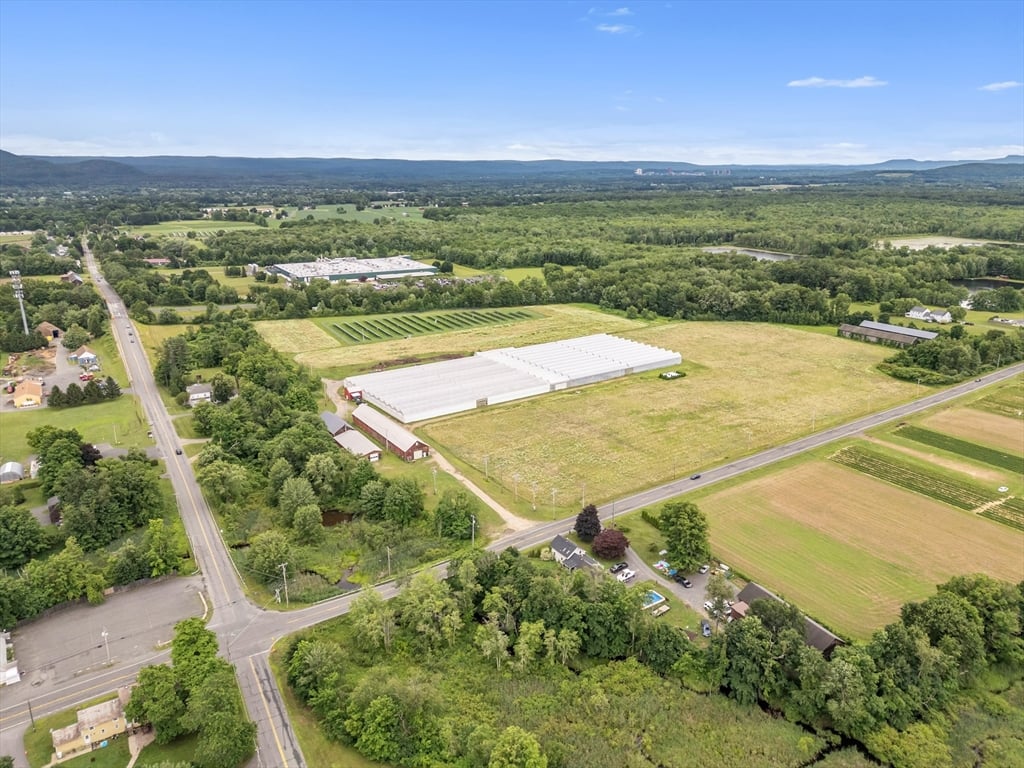 62 Christian Ln Photo 3