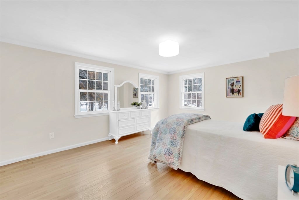 59 Lawrence Dr Photo 20