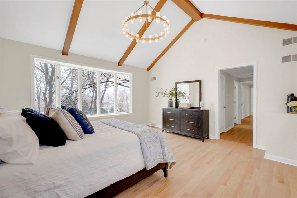 59 Lawrence Dr Photo 28