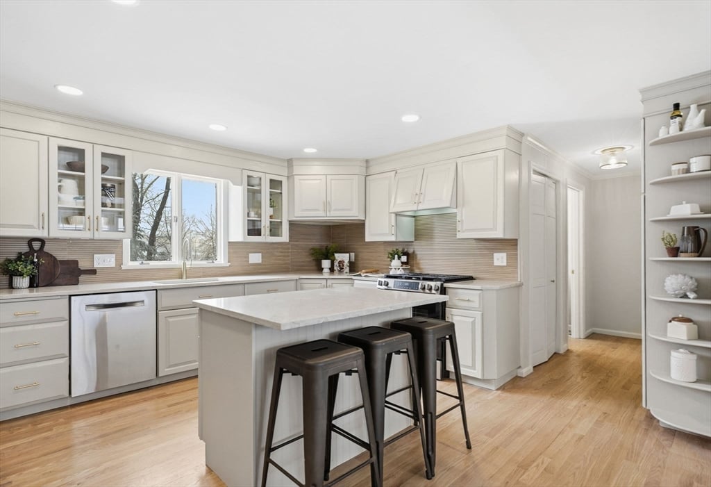 59 Lawrence Dr Photo 5