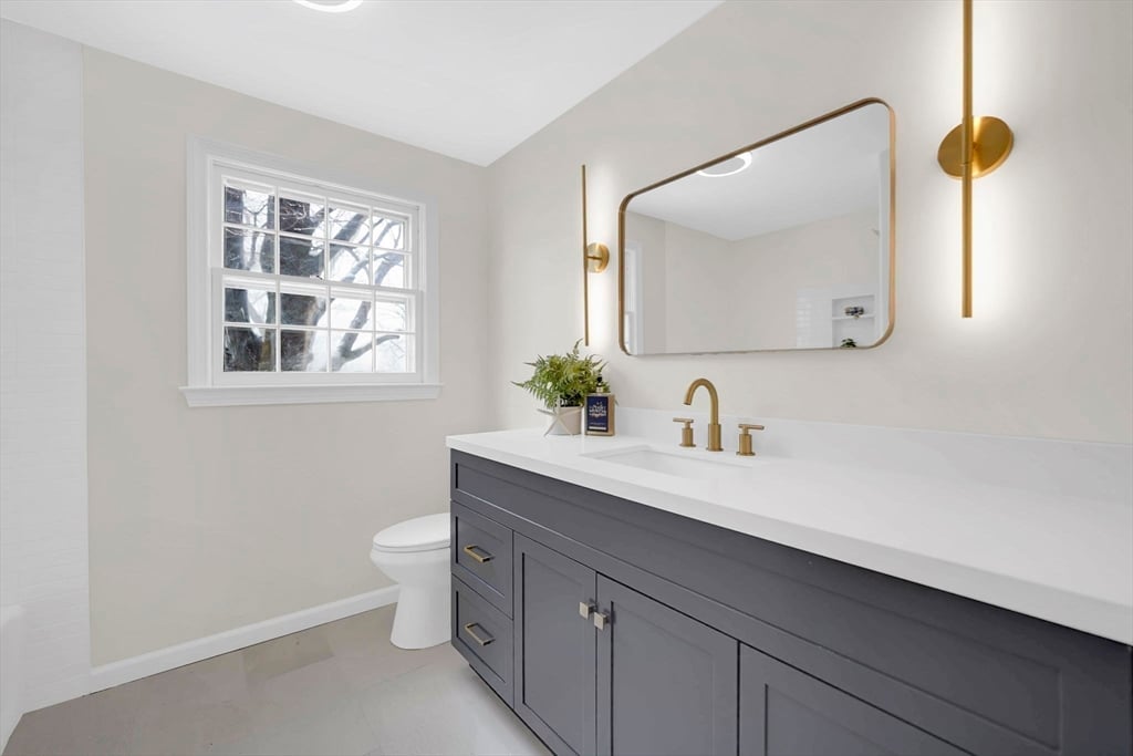 59 Lawrence Dr Photo 24