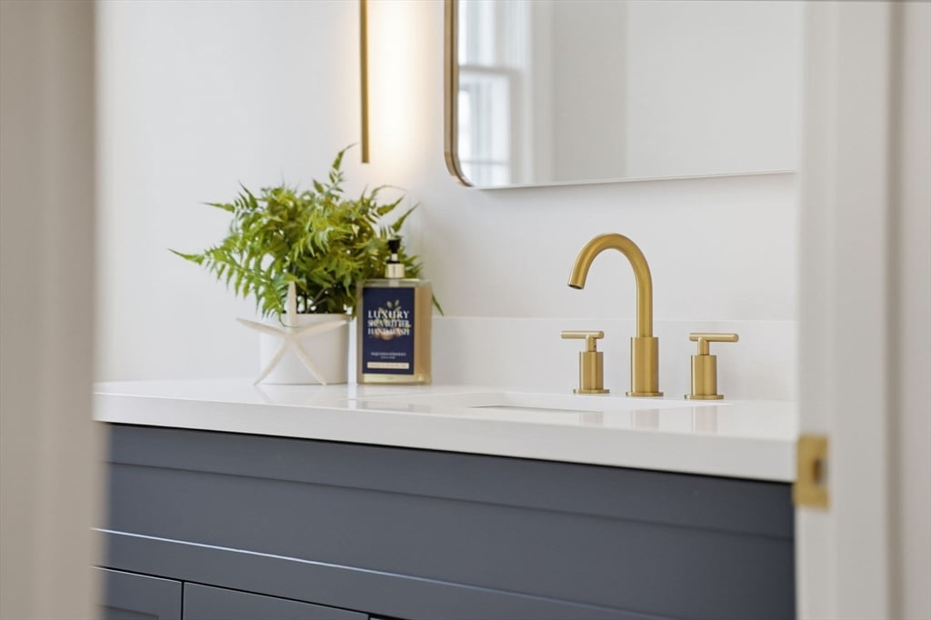 59 Lawrence Dr Photo 25