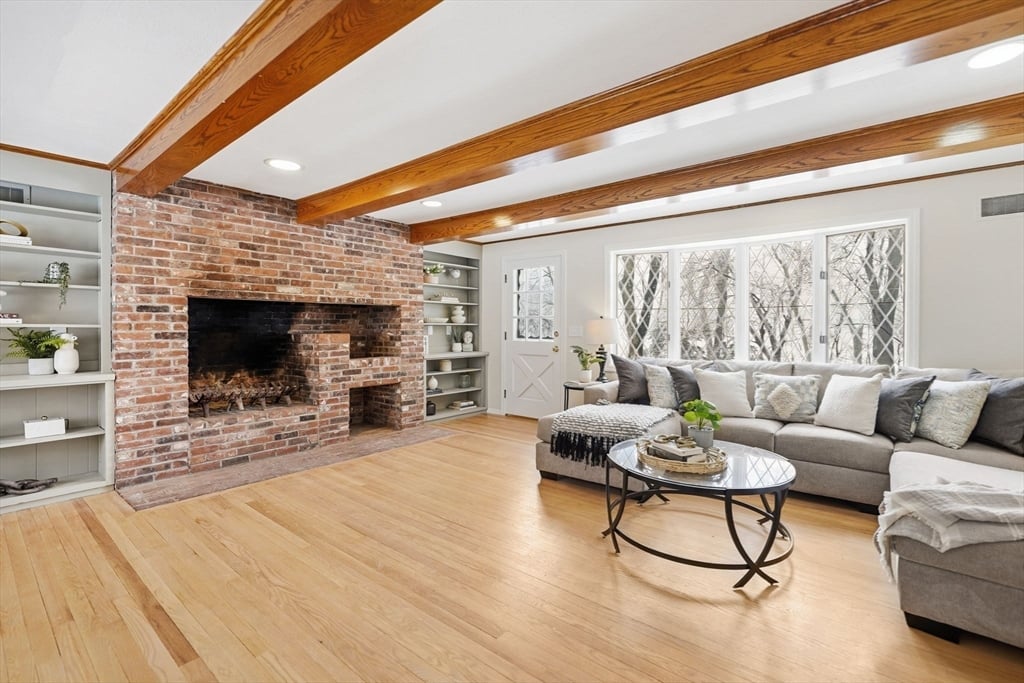 59 Lawrence Dr Photo 3