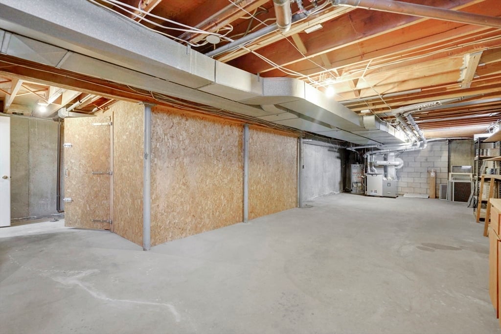 59 Lawrence Dr Photo 35