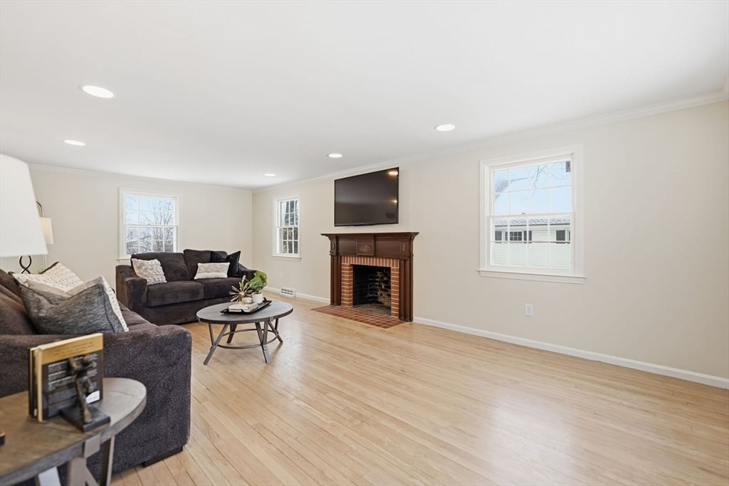 59 Lawrence Dr Photo 15