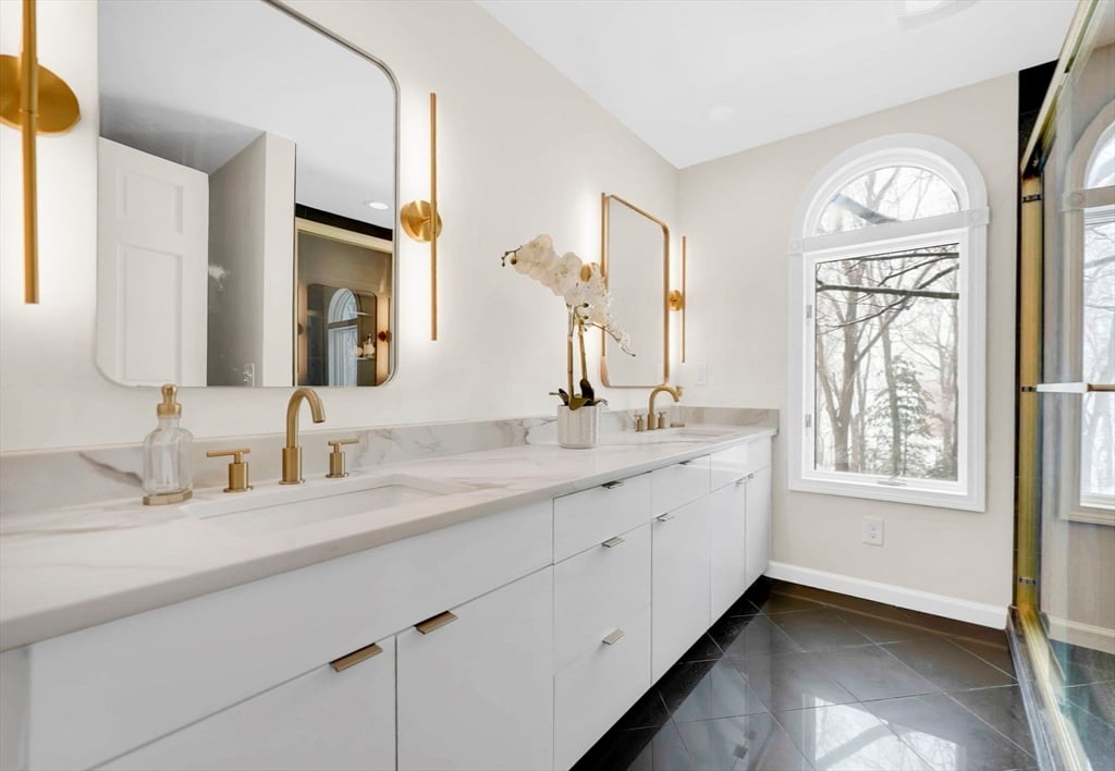 59 Lawrence Dr Photo 29