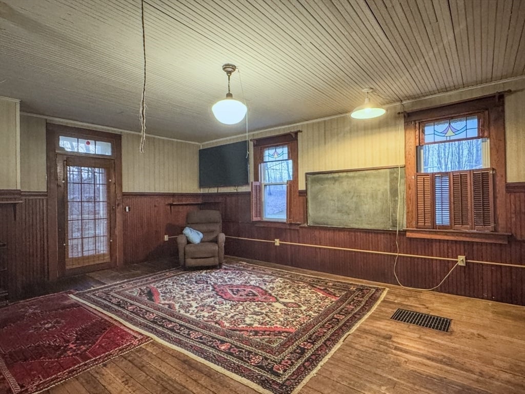 230 Millers Falls Road Photo 10