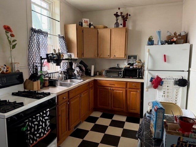 64-66 Pleasant St Photo 34