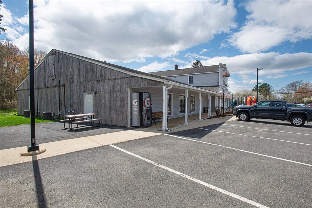 227 Russell Street Photo 6