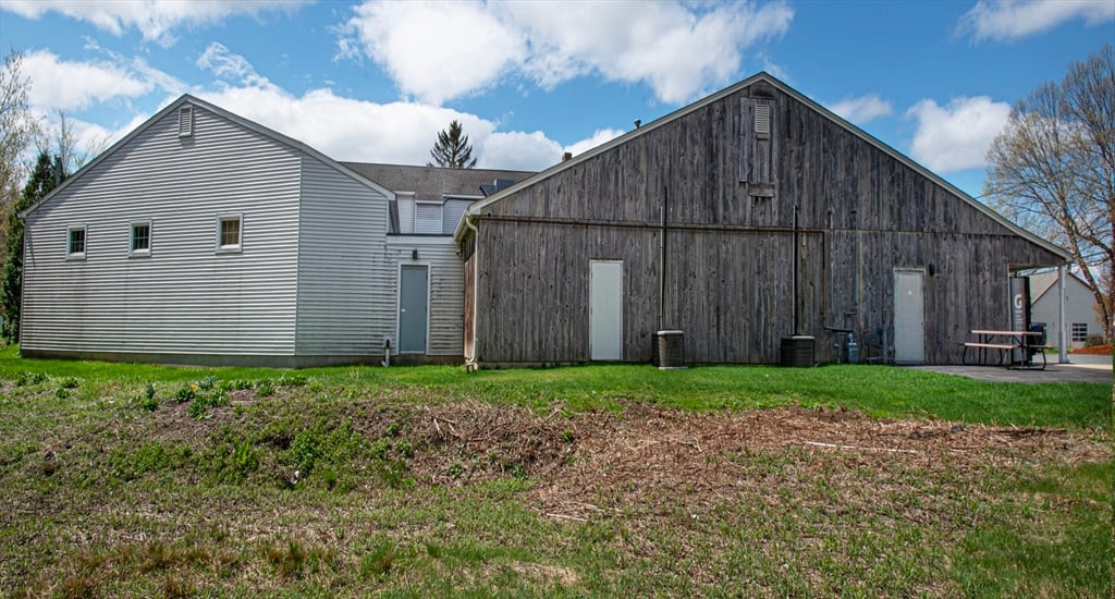 227 Russell Street Photo 5