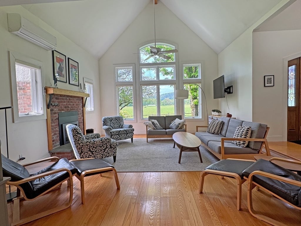 187 Plain Road Photo 8