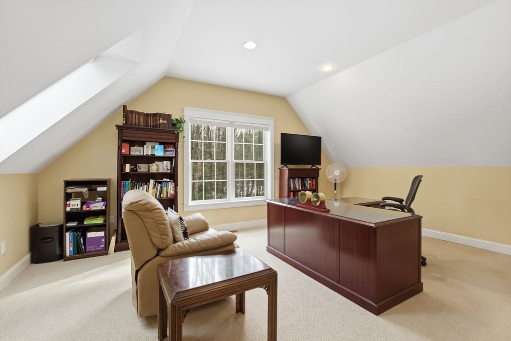 16 Hawthorn Rd Photo 35