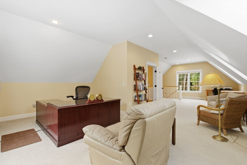 16 Hawthorn Rd Photo 34