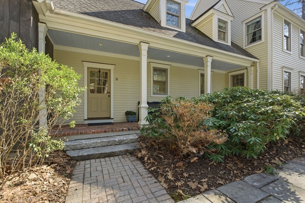 16 Hawthorn Rd Photo 3