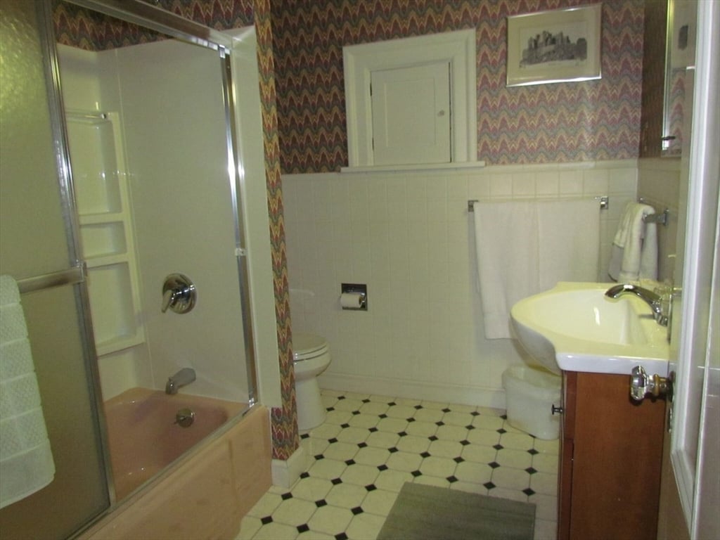 2 Columbia Street Photo 12