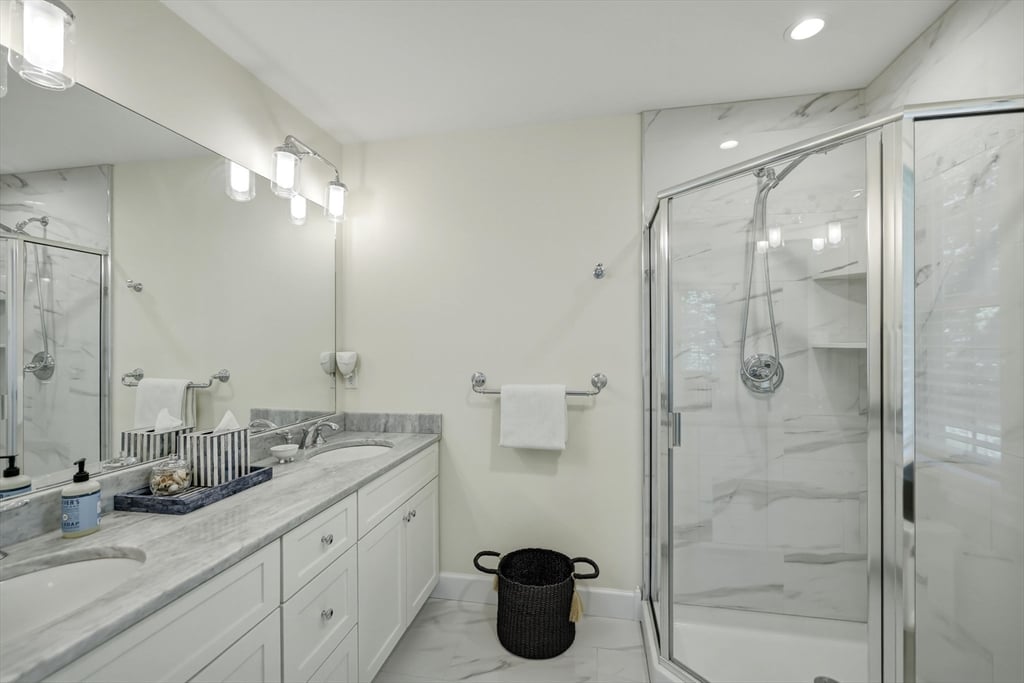 12 Crystal Ln Photo 19