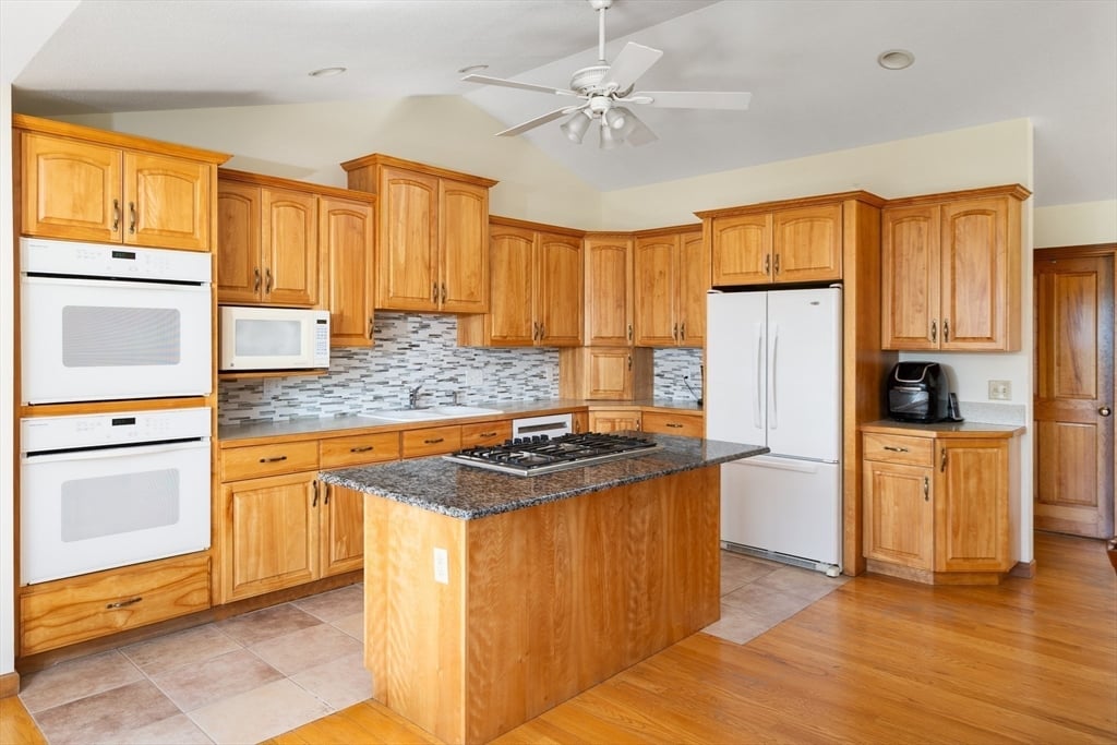 21 Old County Road Photo 11