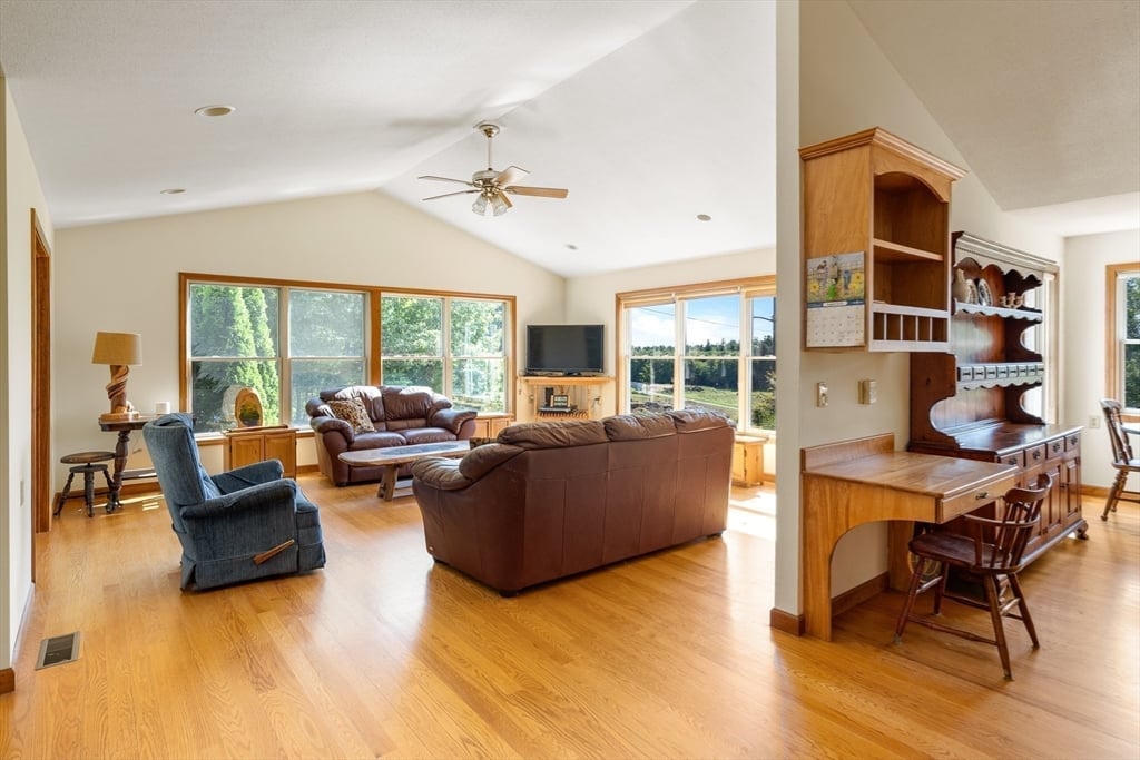 21 Old County Road Photo 9