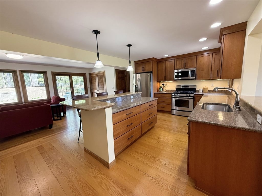 34 Gore Avenue Photo 4