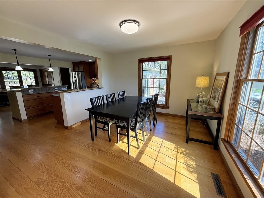 34 Gore Avenue Photo 7