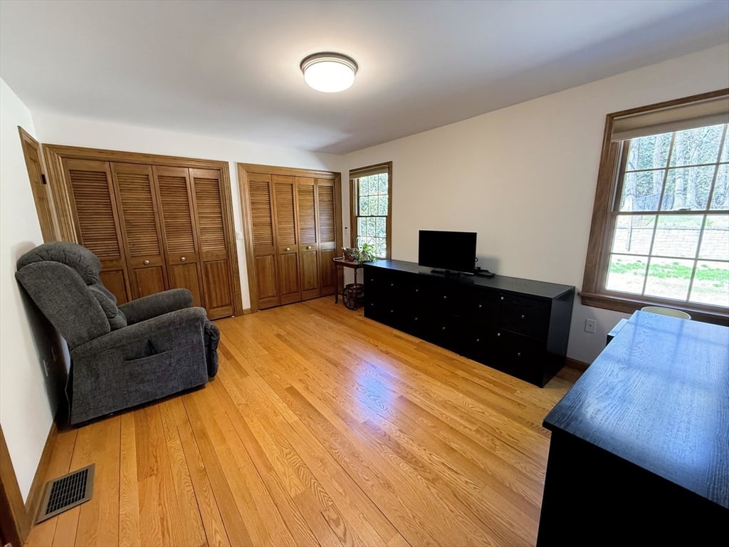 34 Gore Avenue Photo 12