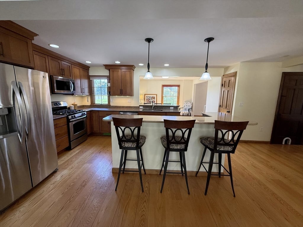 34 Gore Avenue Photo 6