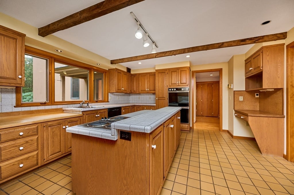 72 Meadow Wood Drive Photo 8