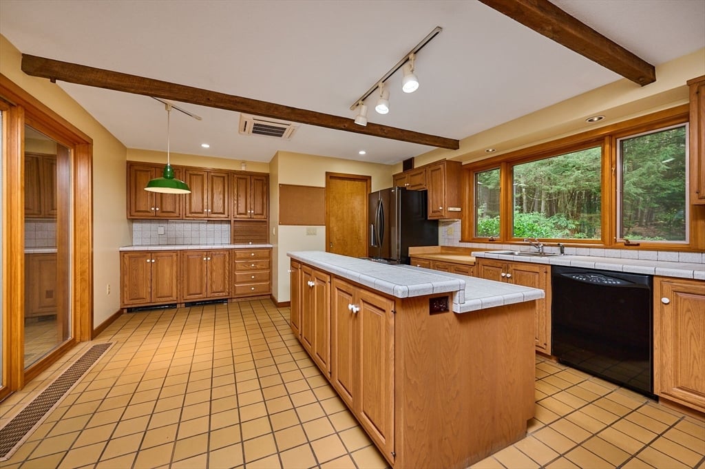 72 Meadow Wood Drive Photo 7