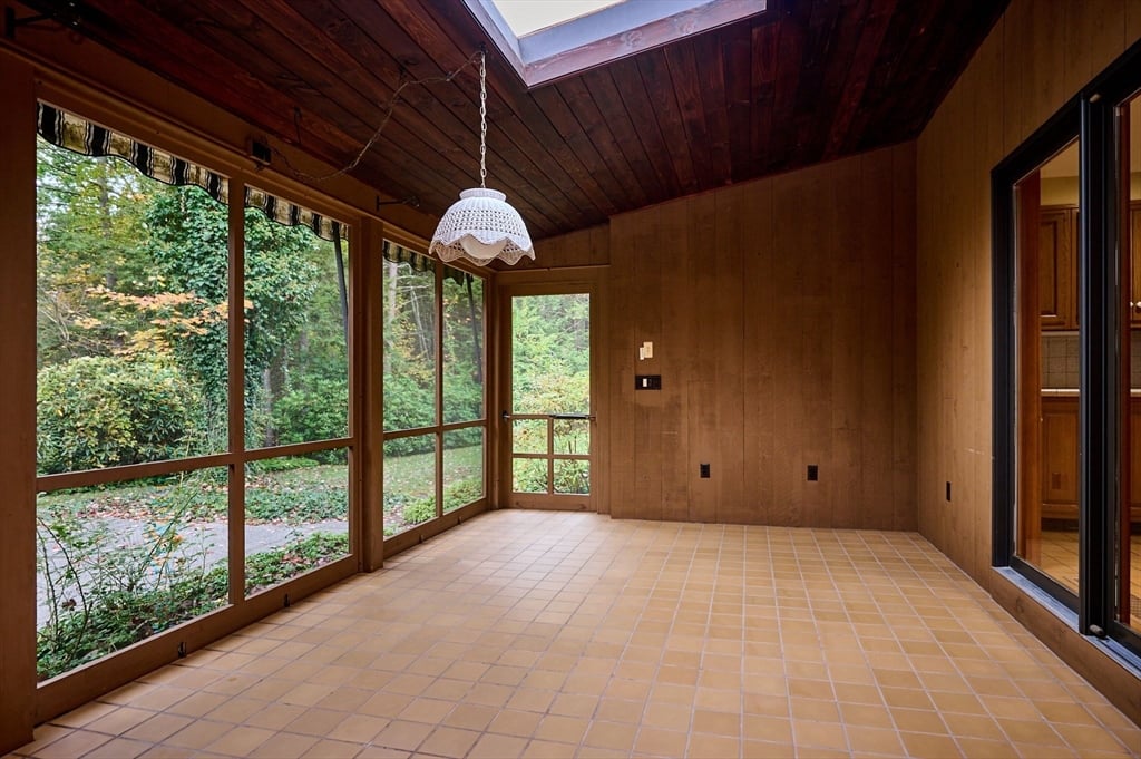 72 Meadow Wood Drive Photo 17