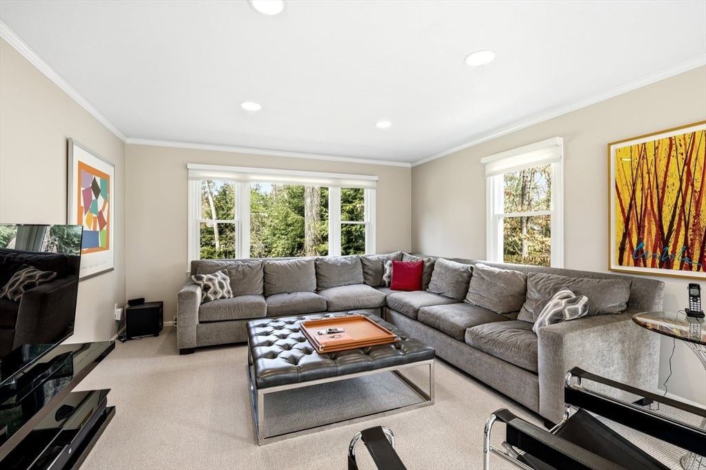 44 Canterbury Ln Photo 9
