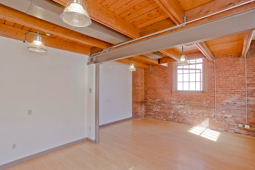 244 Main St Photo 11