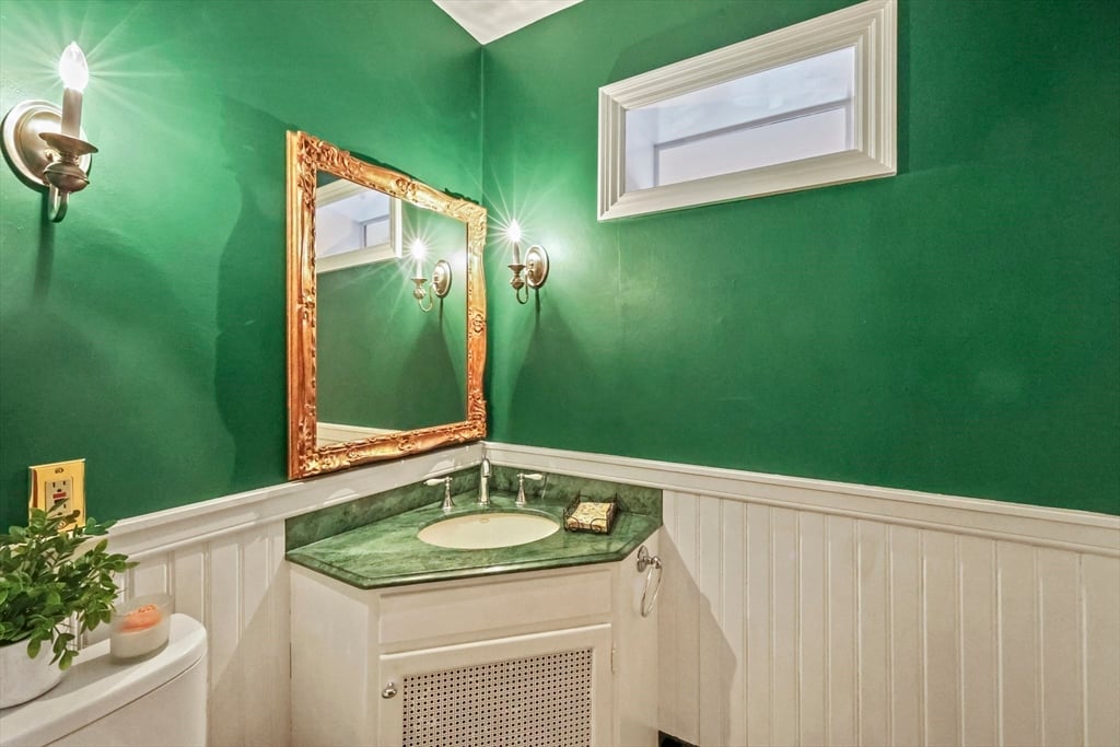 58 Englewood Road Photo 11