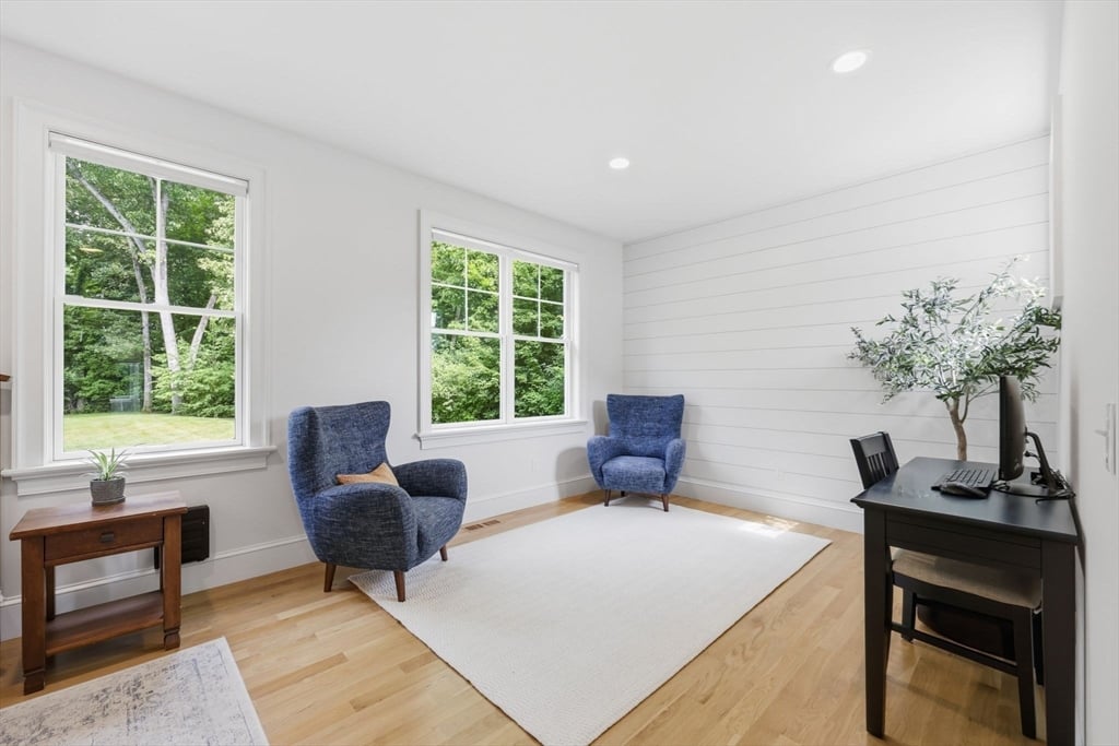 82 Churchill Dr Photo 22