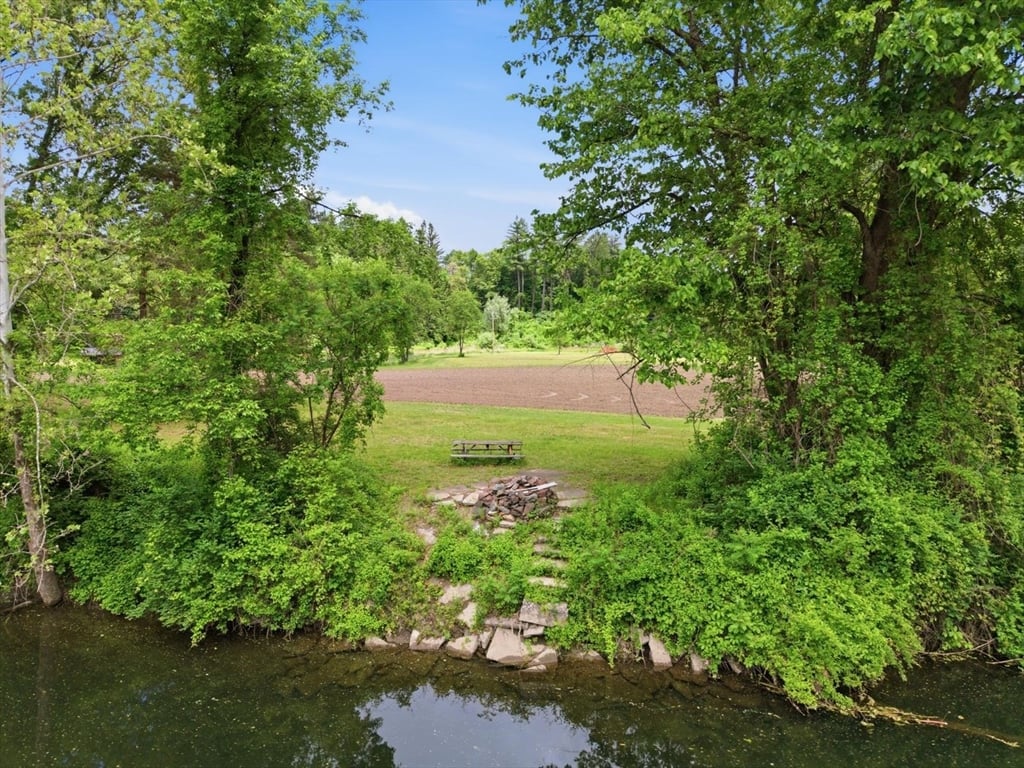 22 Conway Drive Photo 4