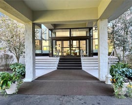 3200 Park Avenue #2D2