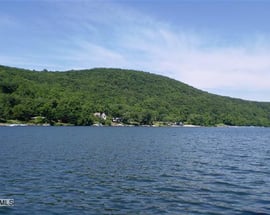 17 Lake Drive North