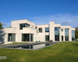 8 Hawthorne Hill Road