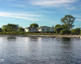 22 Cross Way