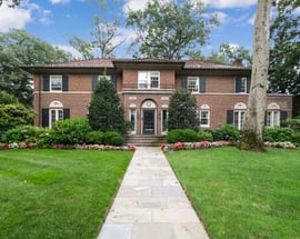 16 Mount Tom Road