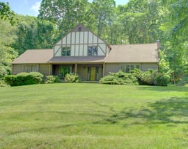 4 Queen Eleanor Drive