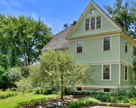 32 Benton Ave